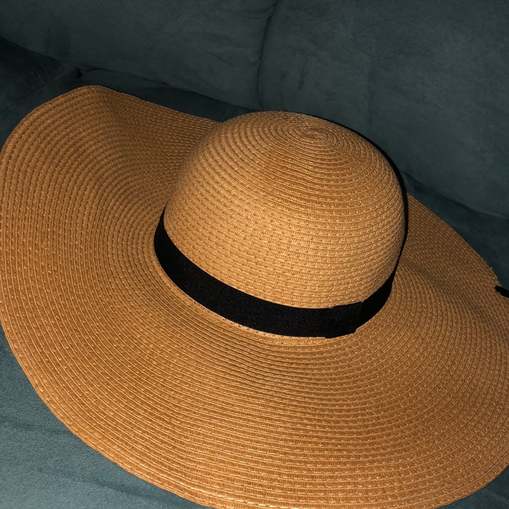 Floppy sun hat